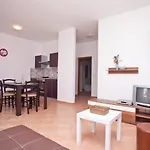 Lili Apartman Póla