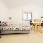 Lili Apartman *