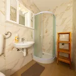 Lili Apartman *