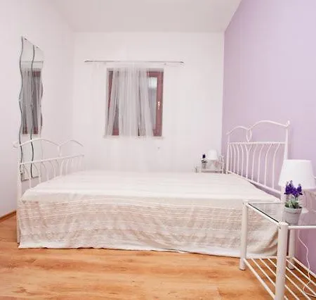 Lili Apartman