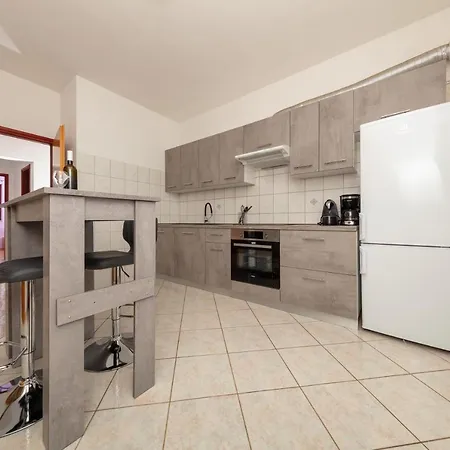 Lili Apartman Pula