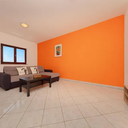 Lili Apartmán Pula