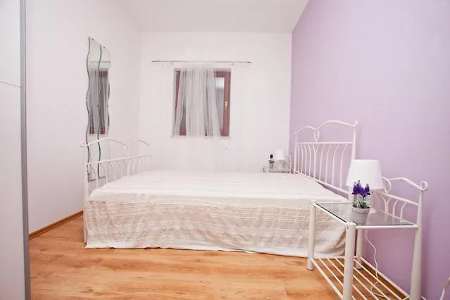 Lili Apartman