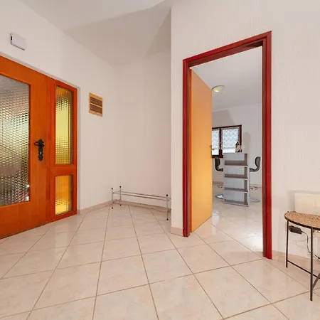 Lili Apartment *